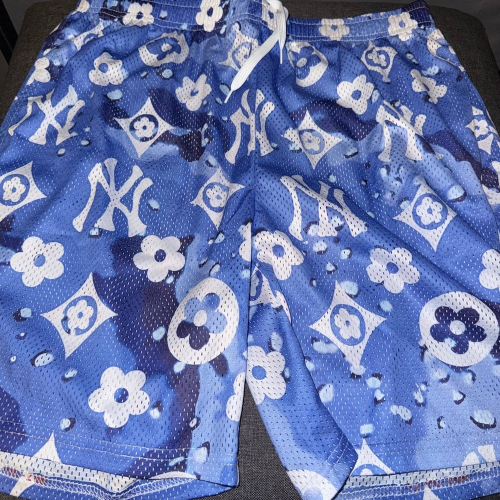 Bravest LV Yankees collab men’s shorts (defect-no inside tags) new
